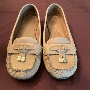 Aerosoles Tan Loafers Size 6.5